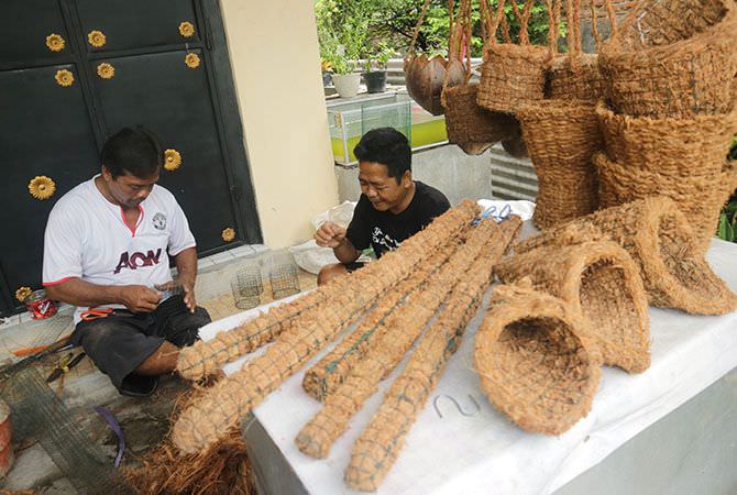 Bagi sebagian orang, sabut kelapa mungkin dipandang sebagai barang yan