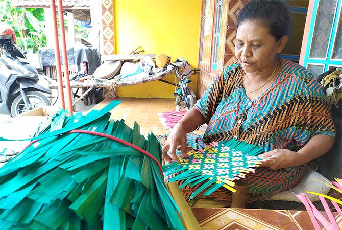 JOMBANG – Jombang kaya akan produk UMKM kreatif. Salah satunya kerajin