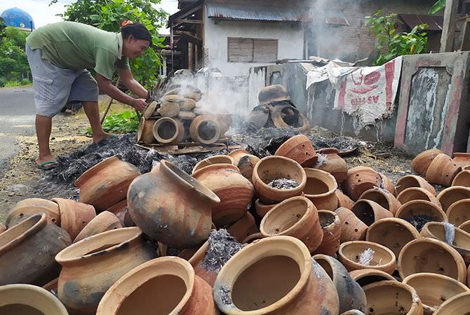 Kerajinan gerabah di Dusun Mambang, Desa Tondowulan, Kecamatan Plandaa