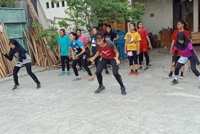 JOMBANG – Usai menjalani Sparing dengan Kabupaten Nganjuk, klub bola v