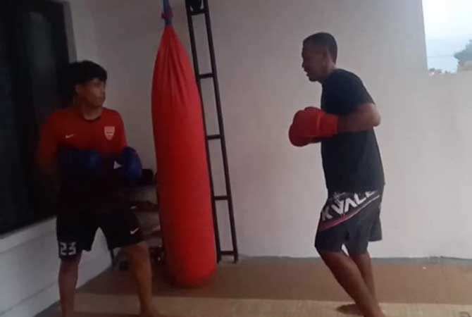 JOMBANG – Tiga atlet kick boxing kini mempersiapkan diri untuk mengiku