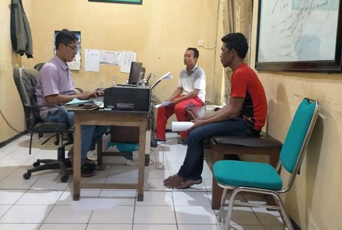 JOMBANG – Ratusan bebek petelur milik Nur Machfud, 56, warga Dusun/Des