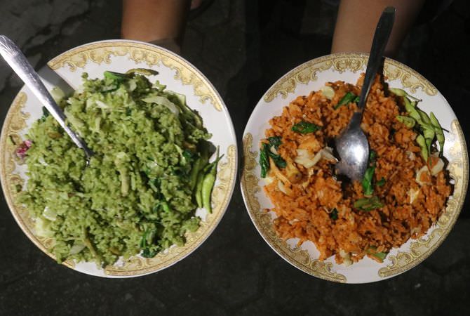 PEDAGANG nasi goreng pinggir jalan, jumlahnya bisa ratusan di Jombang.