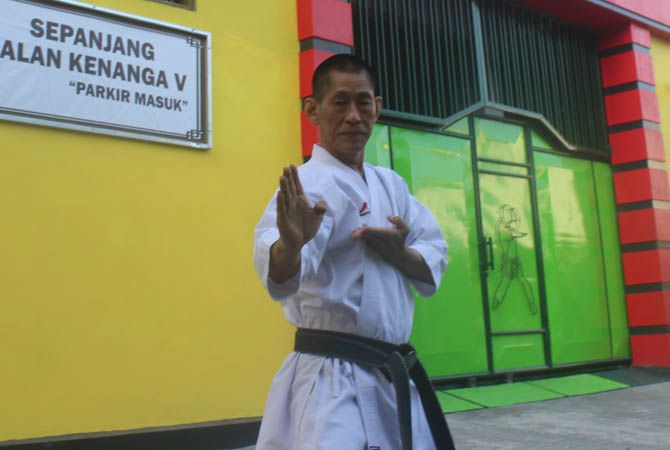 Ajaran karate ke-12 yakni janganlah berpikir kamu harus menang tapi be