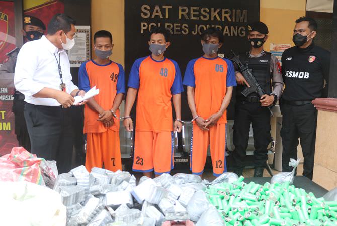 JOMBANG – Usai menetapkan Mohammad Fatkhurrohman, 28, sebagai tersangk