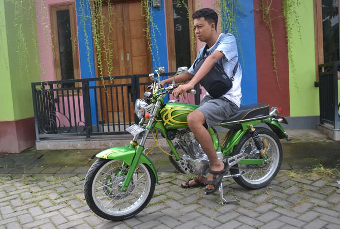 MELIHAT penampilan honda CB satu ini, sepintas tidak ada yang terkesan