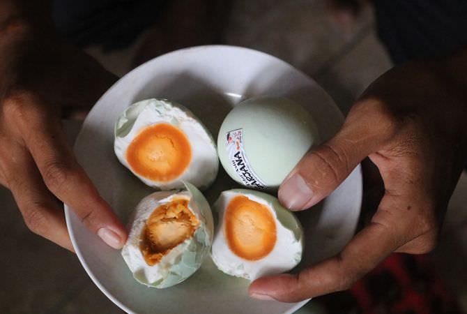 Berbekal resep keluarga, Agus Supriyono, warga Dusun Tebuireng, Desa C