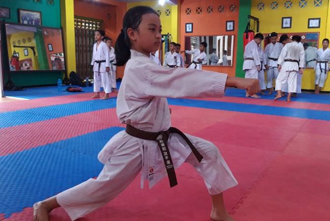 JOMBANG – Karateka Jombang kembali menorehkan prestasi membanggakan. M