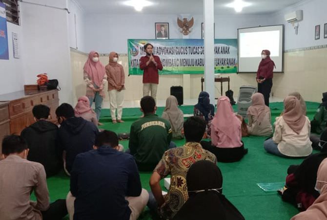 JOMBANG - Kegiatan advokasi gugus desa layak anak digelar di aula Dina