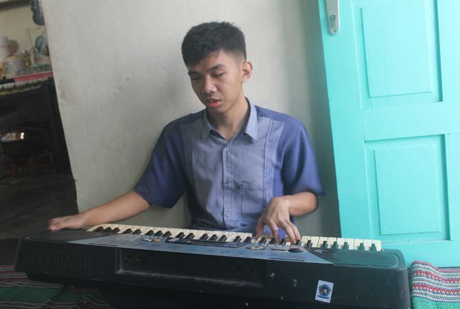 Rizal Kurniawan Hidayat, Tunanetra yang Kuliah di Unesa