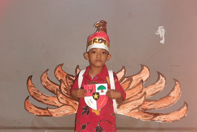 Ada Kresek Bekas dan Daun Nangka, Kreasi Ibu dan Anak di Jombang