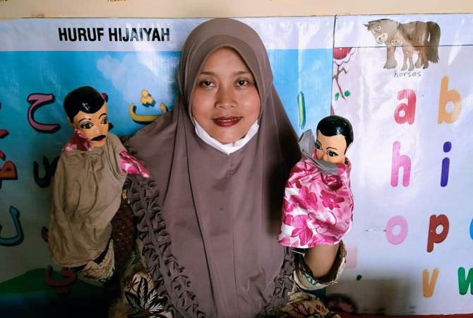 Ika Rifa Wardani Guru Paud di Jombang: Cerita dengan Boneka Tangan