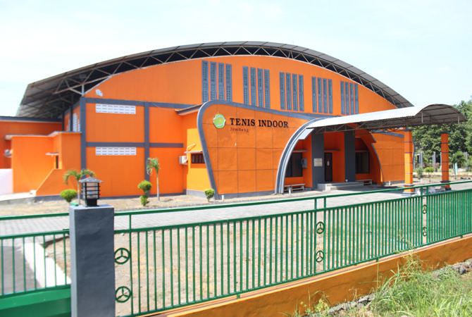 Gedung tenis Indoor Jombang ini salah satu yang diusulkan ke KONI Jatim untuk jadi venue tenis lapangan di Jombang.