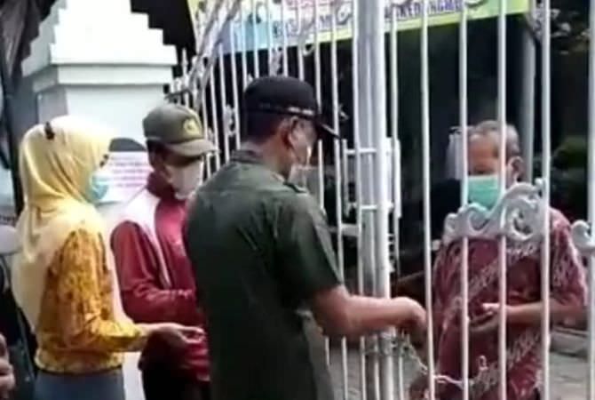 Kecewa, Kades di Jombang Segel Paksa Puskesmas Bandarkedungmulyo