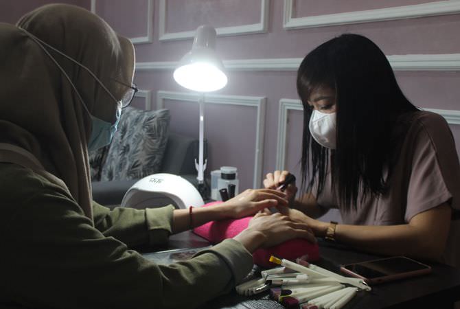 Pesona Kuku Cantik Pakai Nail Art di Jombang