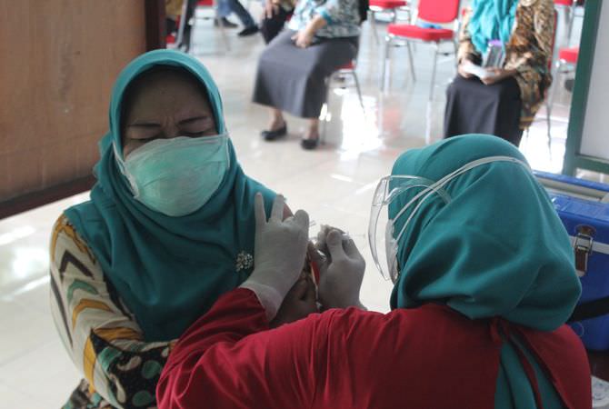 Vaksinasi Dosis Tiga bagi Nakes di Jombang Dikebut