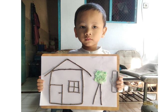 Yus Baiti Rochaini Guru KB di Jombang Rumah dari Ranting Pohon