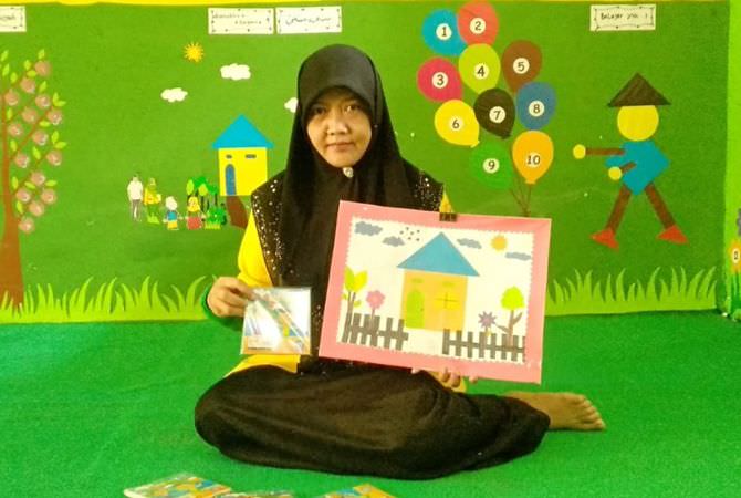 Zuaimatul Muthoharoh RA Guru di Jombang Mengenal Bentuk dengan Origami