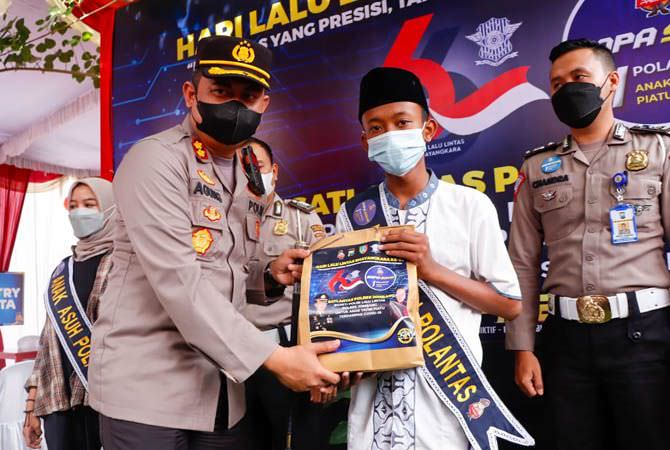 Anak Yatim Korban Covid-19 di Jombang Jadi Anak Asuh Polisi