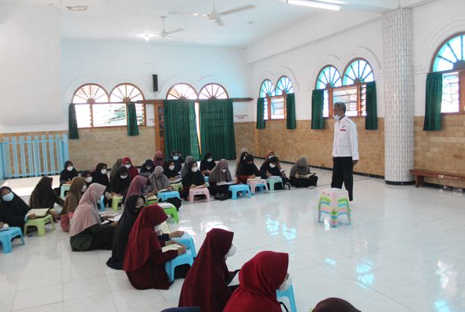 Pondok Pesantren Gadingmangu Aktif Gelar Kegiatan-kegiatan Sosial