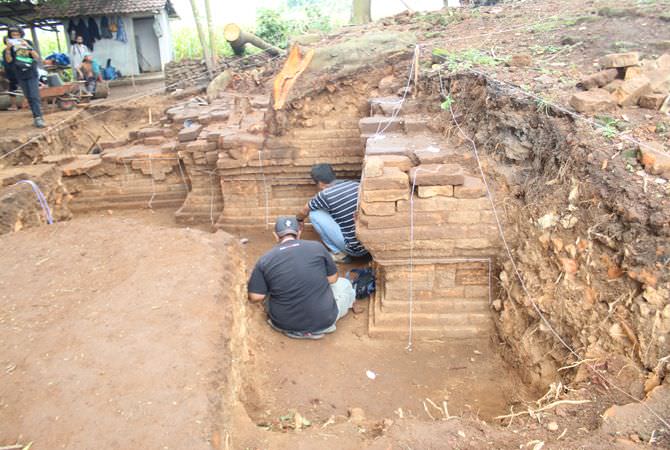Arca Mahakala dan Nandiswara Diyakini Penjaga Tangga Masuk Candi