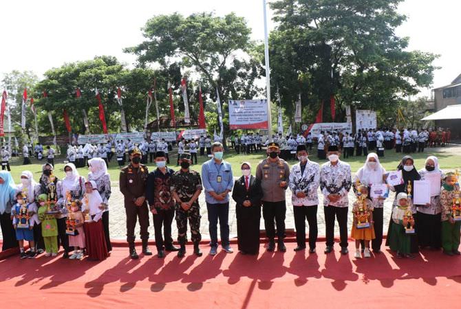 Bupati Mundjidah Serahkan Hadiah dan Apresiasi Sukses Lomba Mewarnai