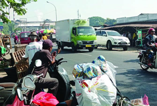 Pedagang Pasar Cukir Semrawut