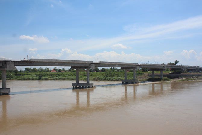 Akhir Tahun Harus Tuntas, Proyek Jembatan Ploso Terancam Molor