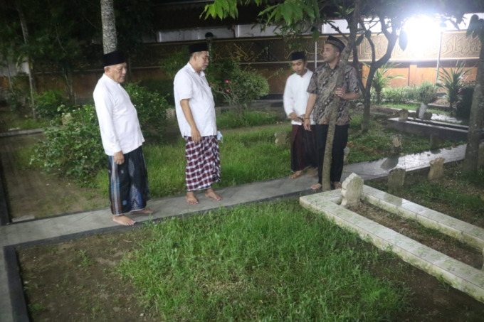 Tanah kosong ini yang sedianya digunakan menjadi makam Lily Wahid