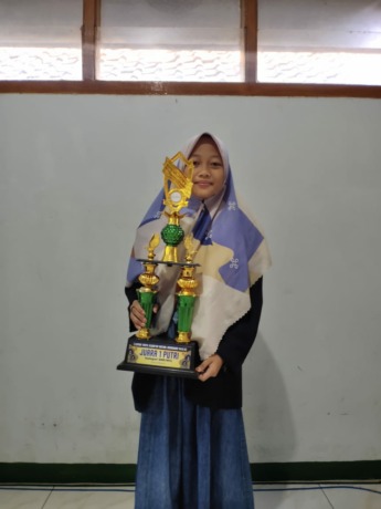 Nur Muzdalifah, peraih juara 1 Lomba Tartil Alquran jenjang SMP/MTs,