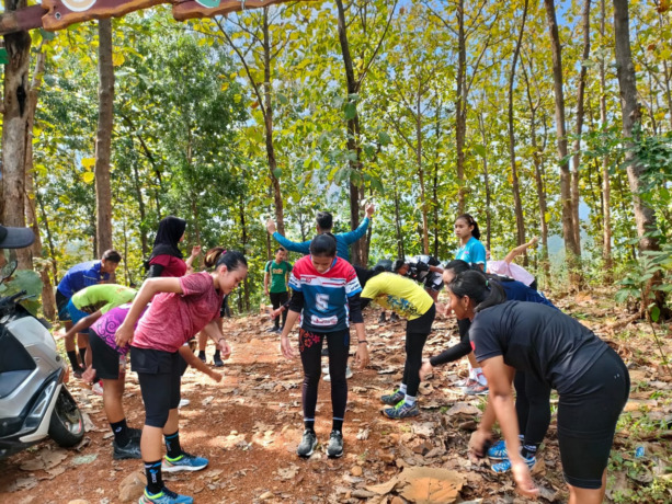 Tim voli porprov berlatih di Wonosalam, Minggu (29/5).