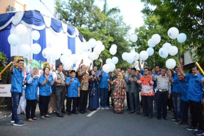 Kru Jawa Pos Radar Jombang bersama Forkopimda dan OPD Pemkab Jombang melepas balon ke udara