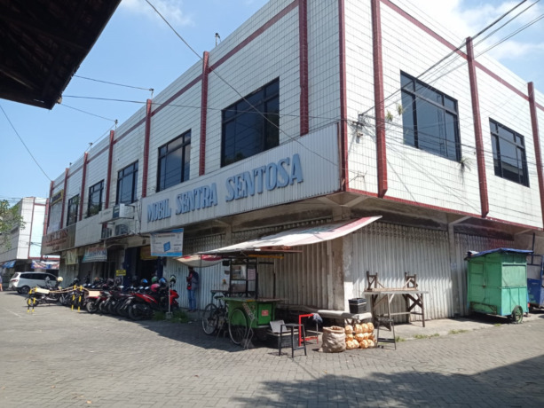 Ruko simpang tiga di Desa Mojongapit, Kecamatan Jombang. (DOK/JAWA POS RADAR JOMBANG)