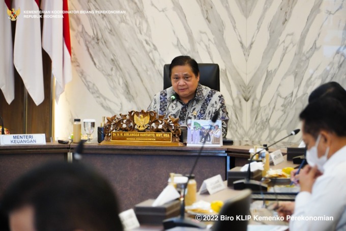 Menko Airlangga saat memimpin  Rapat Koordinasi Terbatas (Rakortas) Pembahasan Penanganan Penyakit Mulut dan Kuku pada Hewan Ternak yang diadakan hari Rabu (29/06), (ISTIMEWA)