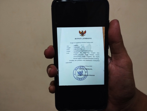Undangan pelantikan pejabat eselon II yang telah beredar di grup WhatsApp ASN Jombang pada Kamis (30/6) sore. (ACHMAD RW/JAWA POS RADAR JOMBANG)