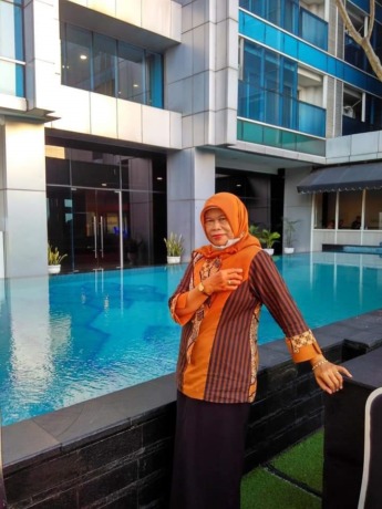 Sunarti, Kepala SMPN 1 Jogoroto. (ARIS DWI S/JAWA POS RADAR JOMBANG)