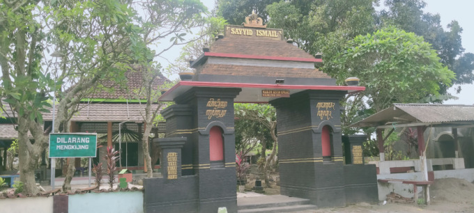 Makam maulana sayyid Ismail di Desa Janti, Kecamatan Jogoroto. (AZMY ENDIYANA z/JAWA POS RADAR JOMBANG)