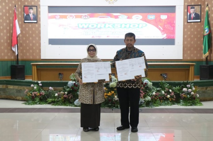 Bupati Mundjidah usai melakukan penandatanganan MoU bersama Direktorat Jenderal Perbendaharaan (DJPb) Provinsi Jawa Timur.