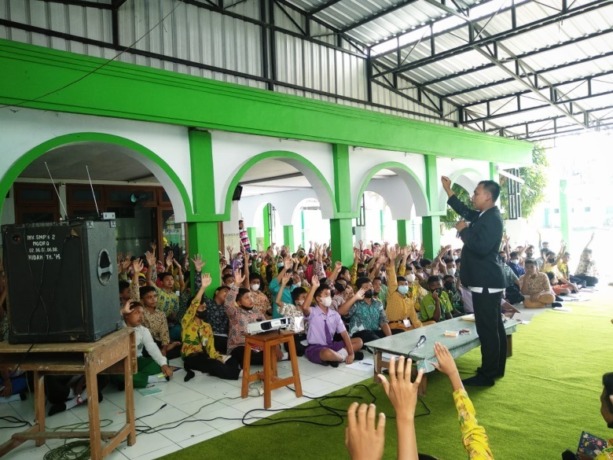 Saat siswa baru menerima otivation building.