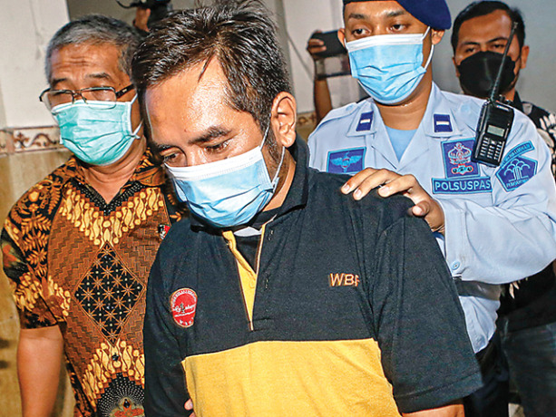 Bechi di Rutan kelas I Surabaya di Medaeng, Sidoarjo, kemarin. Dia harus masuk ke sel isolasi sebelum ditempatkan di blok kamar. (DIPTA WAHYU/JAWA POS)
