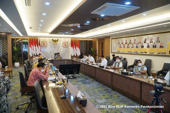 Menko Airlangga saat memimpin Rapat Koordinasi Terbatas (Rakortas) tentang Kebijakan Pangan, Rabu (29/06), (ISTIMEWA)
