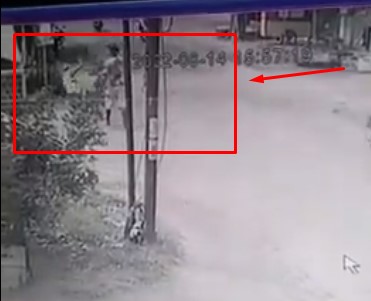 Tangkapan video viral sesaats etelah korban dipukul supeltas lain di simpang tiga Desa Bulurejo, Kecamatan Diwek.