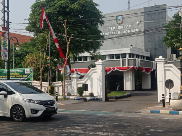 Fasad atau bagian depan kantor Pemkab Jombang batal direhab tahun ini.