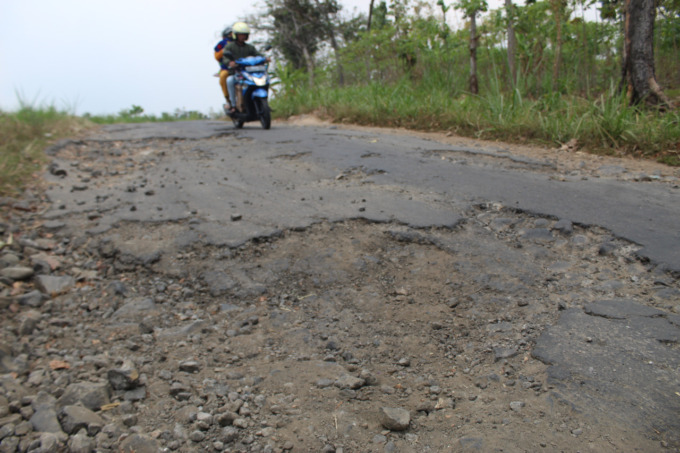 Kondisi jaur Ngrimbi Wonokerto yang rusak parah.