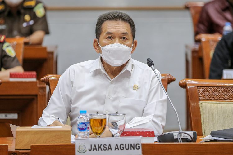 Jaksa Agung ST Burhanuddin memastikan pengusutan kasus garam akan terus dilakukan. Pernyataan ini diungkapkan Burhanuddin usai menandatangani nota kesepahaman (MoU) dengan Menteri Perdagangan Zulkifli Hasan. (Hendra Eka/JawaPos.com)