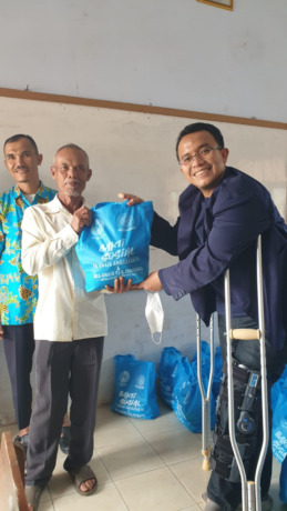 Salah satu kegiatan pengabdian masyarakat yang dilakukan FK Unair 1997.