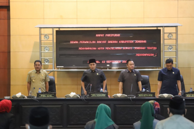 Rapat paripurna yang digelar Senin (12/9) kemarin.