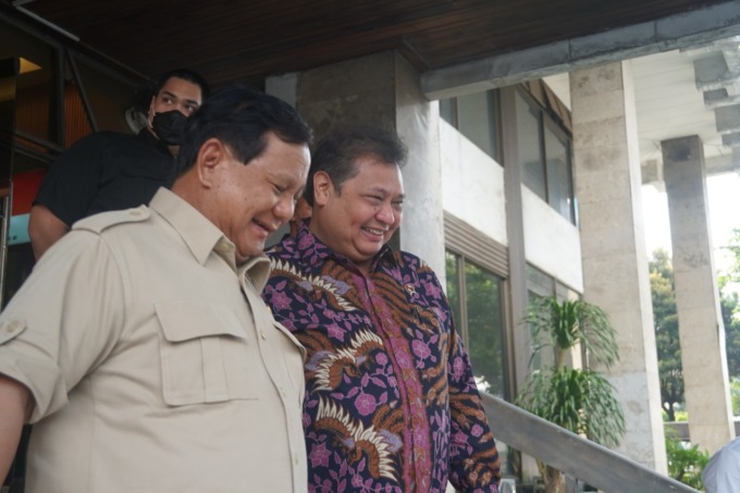 Menko Airlangga dan Menhan Prabowo usai melakukan pertemuan empat mata.