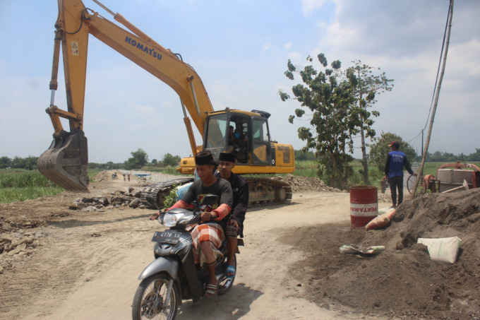 Proyek pariterong di Desa Pandanwangi yang menganggu saluran di Desa Balongbesuk, Kecamatan Diwek.