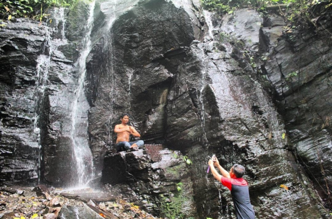 Indahnya suasana di air terjun Selolapis, Dusun mendiro, Desa Panglungan.